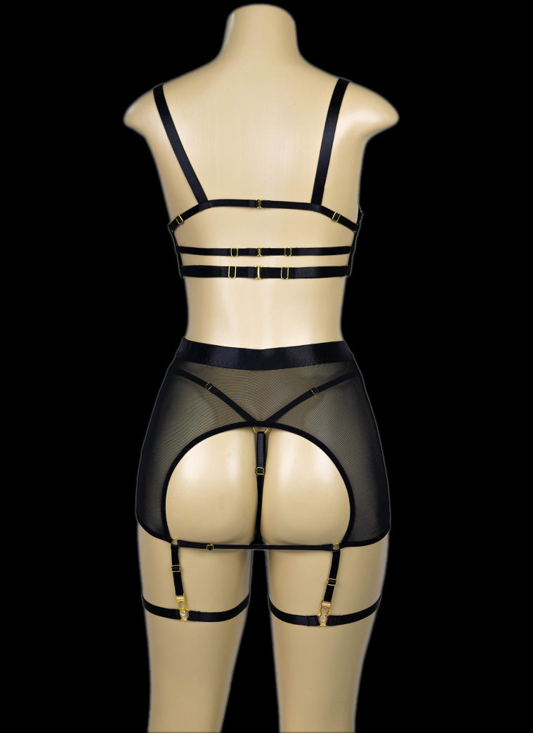 FEMME FATALE
