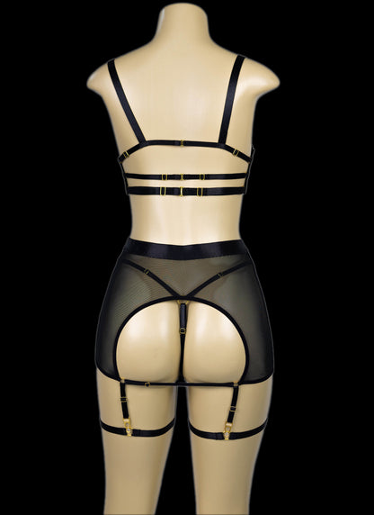 FEMME FATALE